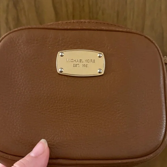 Michael Kors cross body brown purse - Picture 3 of 7